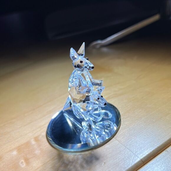 Kangaroo made of sparkly crystal - mother and baby - Picture 2 of 7